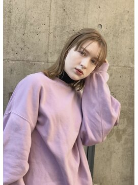 アイコン(I-CON) ミルクティーベージュ×ミディヘア