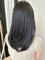 ローネス(LONESS)&nbsp;ブルーブラック　レイヤーカット　ミディアムレイヤー