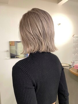 トナリ(tonari) ボブ×ホワイトベージュ