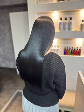 艶が映える黒髪ロングヘア