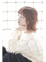 シュシュット(chouchoute)&nbsp;ヘルシー愛されかわいい斜めバングベージュ系ショート