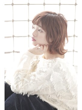 シュシュット(chouchoute) ヘルシー愛されかわいい斜めバングベージュ系ショート