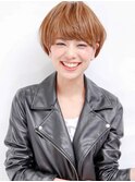 明るめカラーのマッシュショート