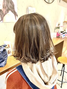 リー ヴィータ 上新庄(Lee Vita) ハイライトカラー×ベージュ×エアータッチ×筋感