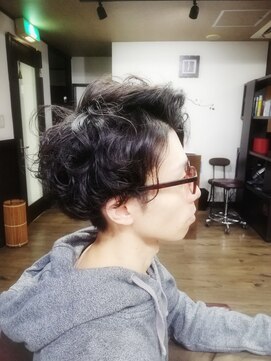 プラス(PLUS) かき上げメンズパーマ