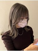 スモーキーグレージュ