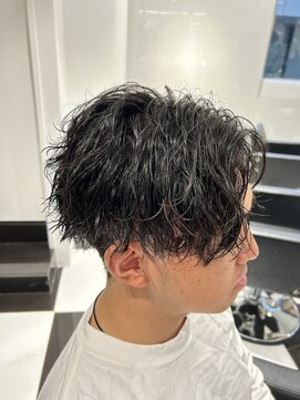 オーシャントーキョー(OCEAN TOKYO) ツイスパセンターパート(刈り上げツーブロック黒髪パーマ)