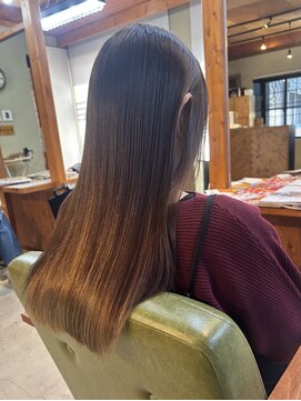 コモレビ(komorebi) 【八田瞳】ツヤストレート/ナチュラル縮毛矯正