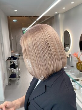 ブローチ(brooch) 王道ベージュ　ケアブリーチ　静岡　草薙