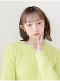 大人可愛い20代30代40代小顔ワンサイドショートボブ丸み前下がり