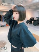 ダークトーンでも透明感があるミニボブ