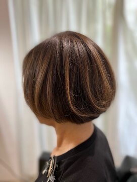 ツムグ 代官山 中目黒(TUMUGU) 大人可愛い30代40代50代前下がり大人ナチュラルショートボブ