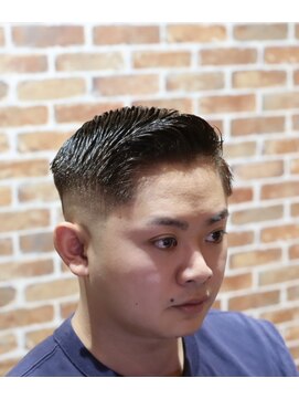 バーバーショップ スバル(BARBERSHOP SUBARU) ＜理容室＞＜バーバー＞バーバースタイルアップフェザー