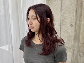 スクワッド(SQUAD)の写真/髪を結んだ時にも自然になじむ◎印象がグッと変わるナチュラルな顔まわり+おくれ毛カットはお任せ！