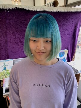 バルテイン(Hair Valtein) ターコイズブルーグラデーションボブ