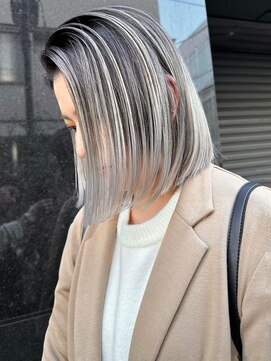 ヌエン 渋谷(NU/EN) 春のトレンド外国人風バレイヤージュとホワイトグレージュのボブ