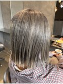 グレージュと切りっぱなしボブ