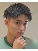 黒髪縦落ちツイストスパイラルパーマショートアップバング