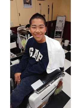 バーバーショップ ストライク(BARBER SHOP STRIKE) ソフトモヒカン スタイル