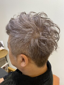 エン(enn) 【enn】ツーブロック×透明感カラー