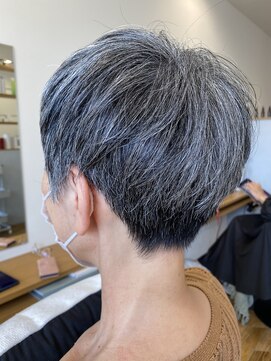 ケー(k..) グレーヘアー×ベリーショート