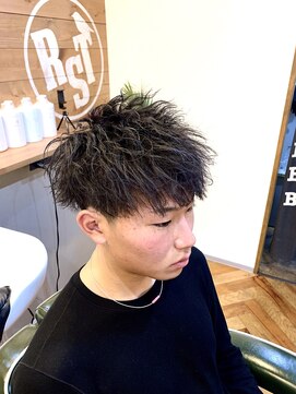 ヘアアンドフェイス ルースト(hair&face ROOST) 波打ち質感のツイスパ