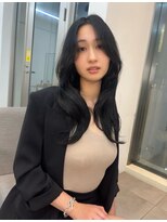 ロングレイヤーカット_黒髪ボブルフネビージュ小顔ワンレン