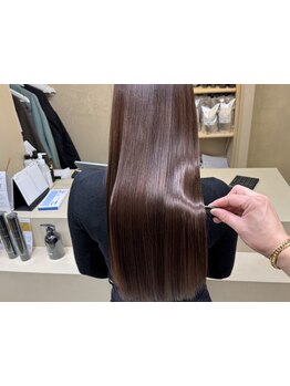 クセを伸ばして、艶感たっぷりのストレートヘアに♪今までのストレートとは違う手触りをお試しください◇