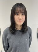 ミディアムレイヤー 暗めカラー 顔まわり ワイドバング