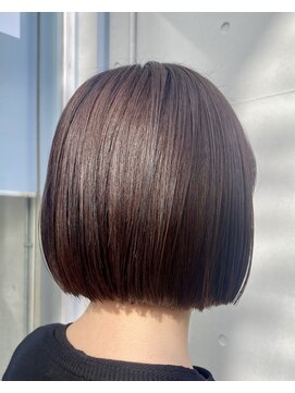 レンジシキチジョウジ (RENJISHI KICHIJOJI) コンパクトな切りっぱなしボブ