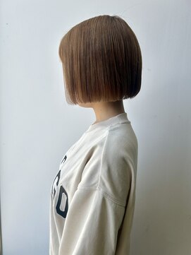 ロックス バイ マグ 松本(rocks BY MAG) ハイトーンカラーミルクティーベージュミニウルフ丸みボブ