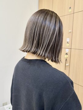 モリオ フロム ロンドン 成増店 【morio成増 セリザワ】ぱっつんボブ プレイングカラー