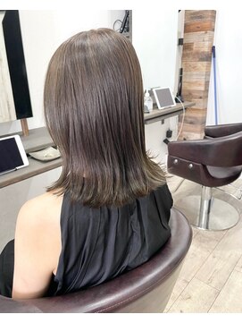 アトレ 福岡大名店(attrait) 外国人風ミディアムアッシュカラーヘア