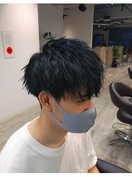 コワファーストナガサキシャンプーボーイ(COIFF1RST NAGASAKI SHAMPOO BOY) ブルーブラックdeナチュラルツイストパーマ