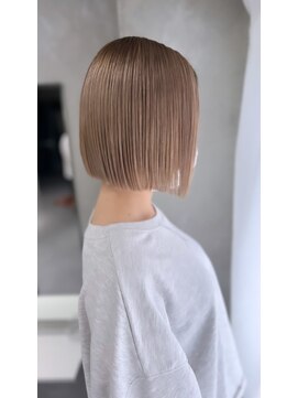 アルマバイロサ(ALMA by ROSA) 切りっぱなしボブ×ハイベージュ　担当SE-YA