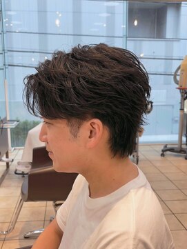 ディータ(Dita) フェザーパーマ/センターパート