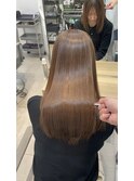 美髪矯正で輝くツヤと指通りを