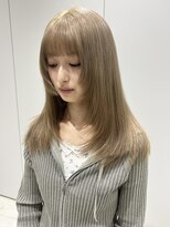 ノラ シンディ(NORA CYNDY) レイヤーカットハッシュカットロングミルクティーベージュカラー