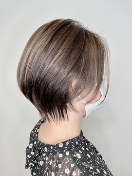 タブーセントラル(TABOO Central) 【TABOO Central】スッキリショートにハイライトを添えて