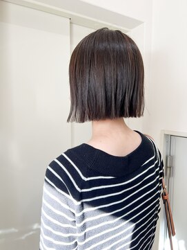 デイジードゥ(Daisy duex) ぶつ切りボブ　ブルーグレージュ　フレンチボブ