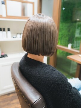 ヘアデザイン ステラ(hair design sTella) ブリーチオンカラーで夜の室内でも透明感を感じるグレージュ