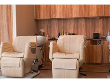 ヘアアンドメイク アール(hair＆make R)の雰囲気（お首に負担のかかりにくいシャンプー台がとても好評です◎）