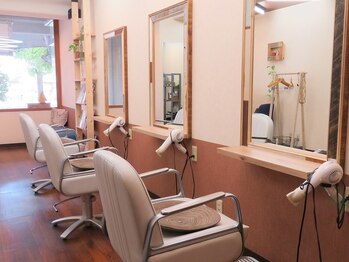 ヘアープレイス スパロウ(Hair place Sparrow)の写真/【メテオカラー取扱い◎】女性スタイリスト2人のみのプライベート空間◇大人女性のキレイをお手伝いします!