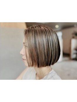 大人女性から高い支持を得る“botan”のカット技術。自宅でも再現しやすいStyleをご提案。