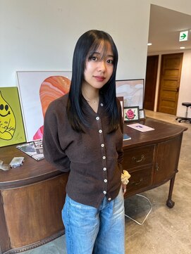 ダークカラー顔まわりレイヤーミディアム質感トリートメント