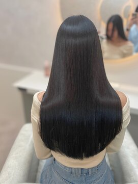 まっすぐすぎない上品な艶。髪質改善×縮毛矯正ロング