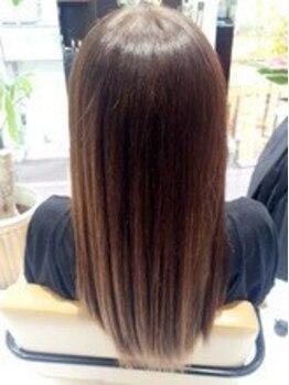 ヘアーサロン クランズ(hair salon Clan's)の写真/梅雨・夏の湿気や癖に負けない、指通りの良い自然なストレートへ。ダメージを抑えた施術で艶やかな美髪に◎