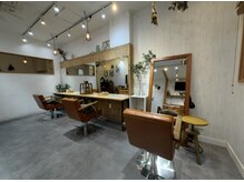 parfait men's青葉台【パルフェ メンズ】の雰囲気（茶色を基調とした落ち着いた店内）