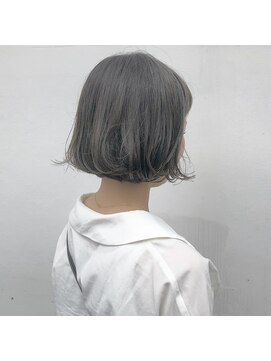 ゴッソホリエ(gosso horie) グレーアッシュ×切りっぱなしボブ