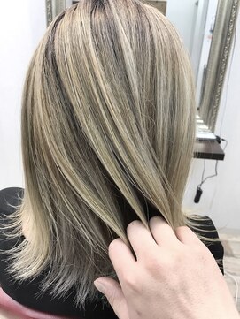 ヘアーサロン イルア 北越谷(hair salon I'LUNA) ミルキーホワイトバレイヤージュ